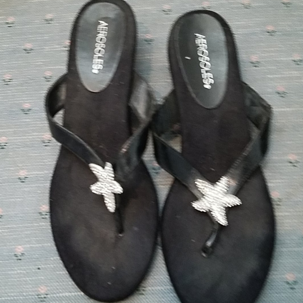 Aerosoles kitten heel star thong sandal